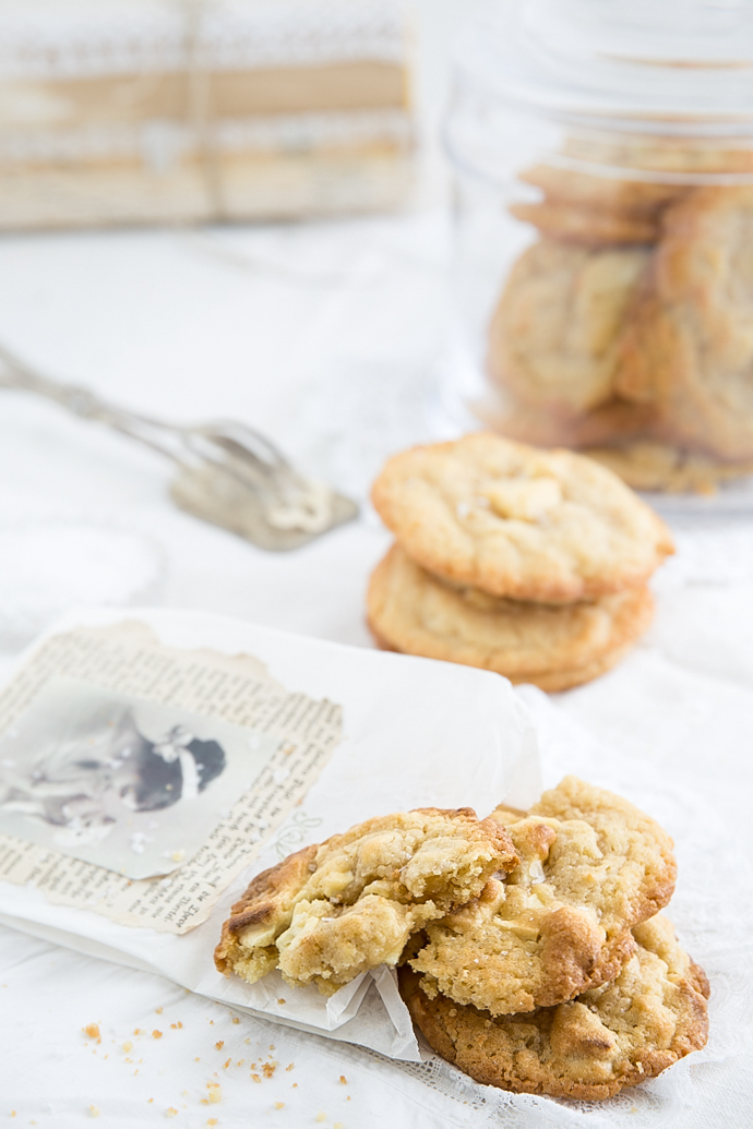 Cookies mit weißer Schokolade, Mandeln & Meersalz-